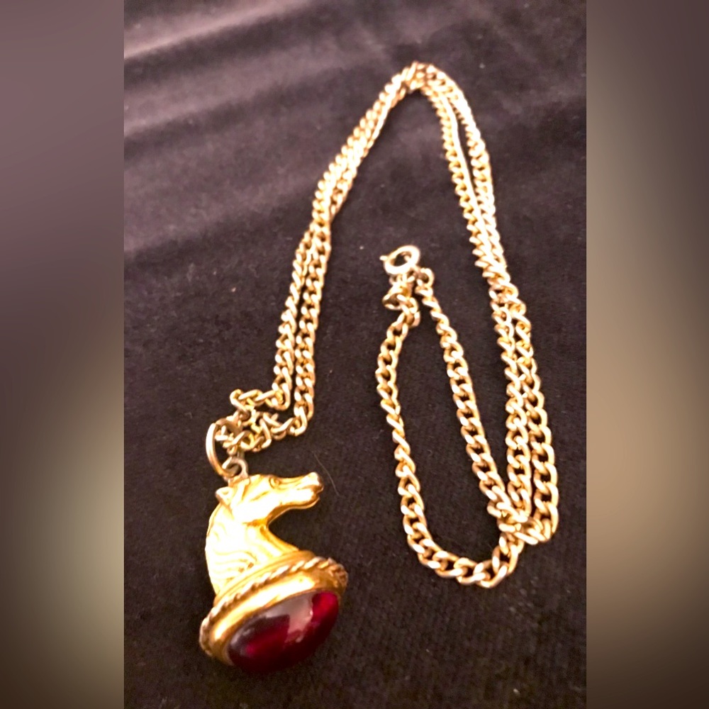 RARE VINTAGE HERMES HORSE CHESS PIECE GRIPOIX RED GARNET RUBY PENDANT NECKLACE